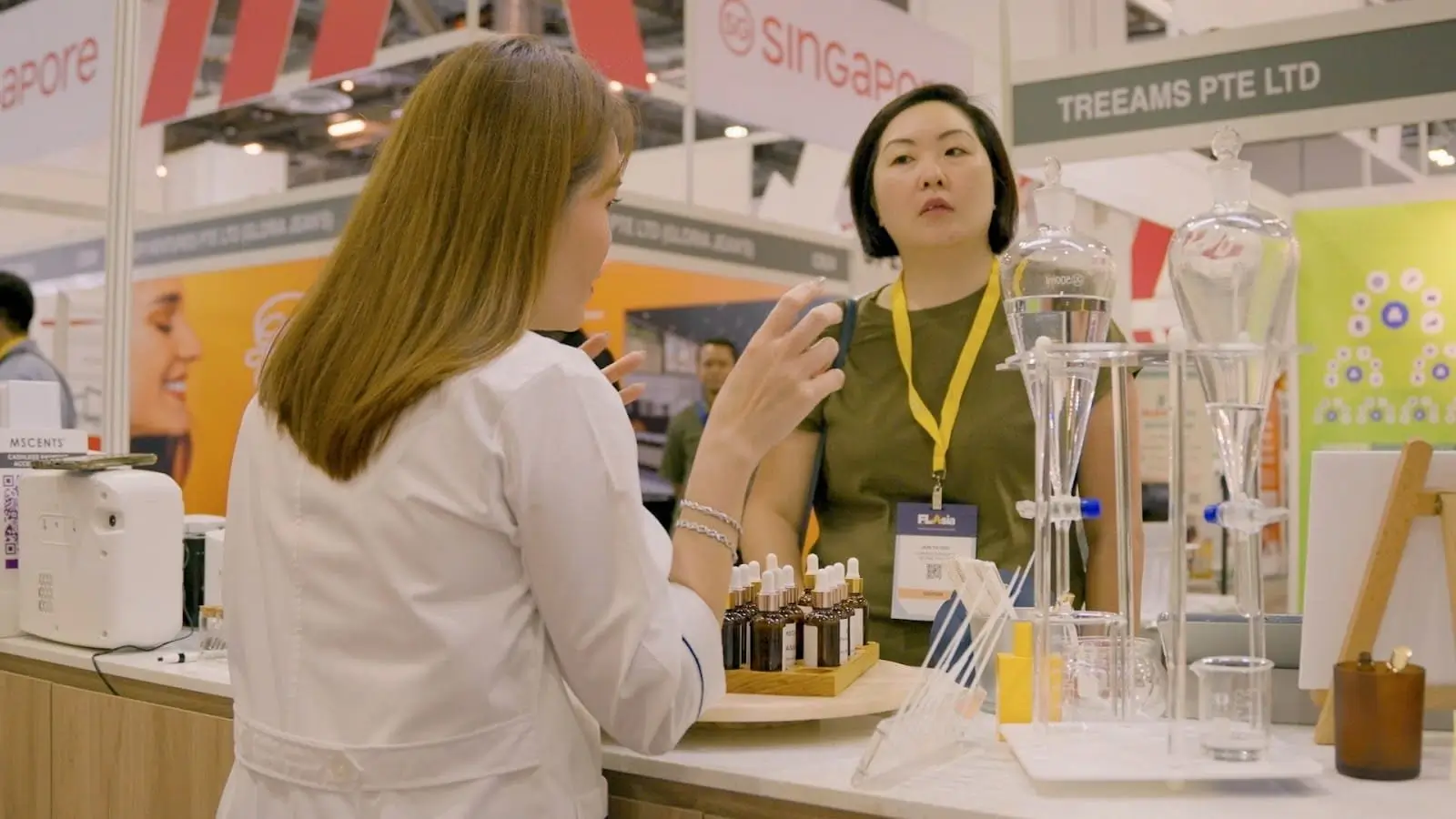 MScents scent specialist conversing with a customer about aromatherapy